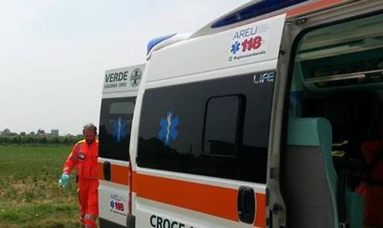 Sta male mentre passeggia col cane, muore 63enne