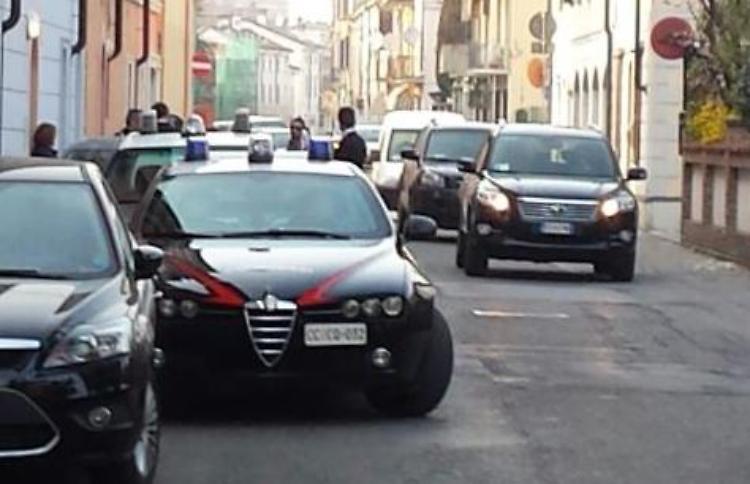 Padroni in vacanza, casa svaligiata