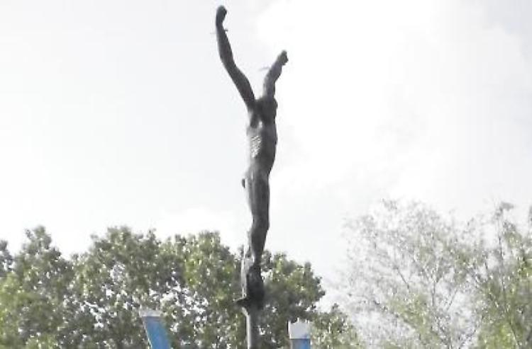 Restauro finito, il 'Cristo' ritorna sul Po
