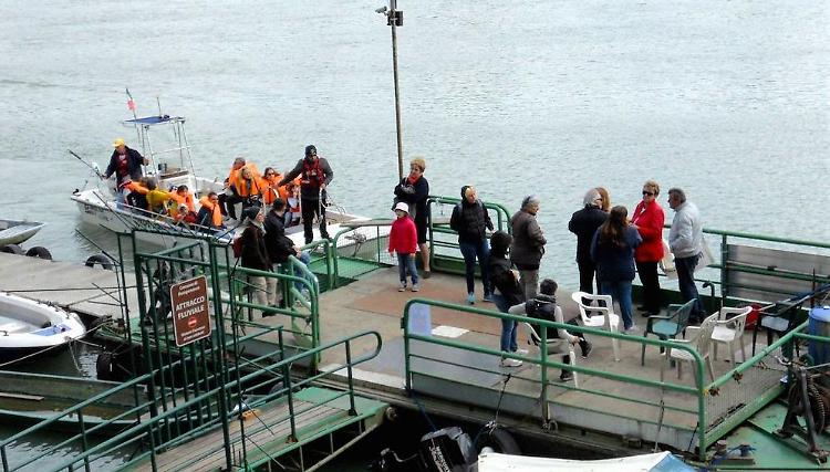 Razzia al pontile, "ennesimo furto di motori"