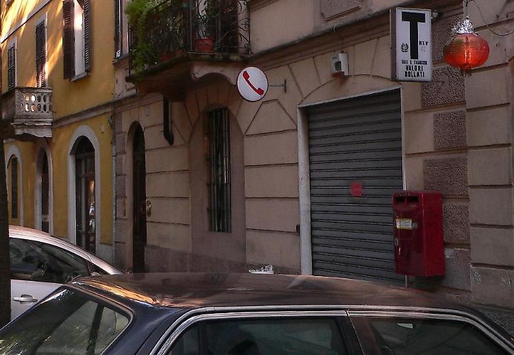 Taglierino alla gola, rapinata nella sua tabaccheria di via Ghinaglia