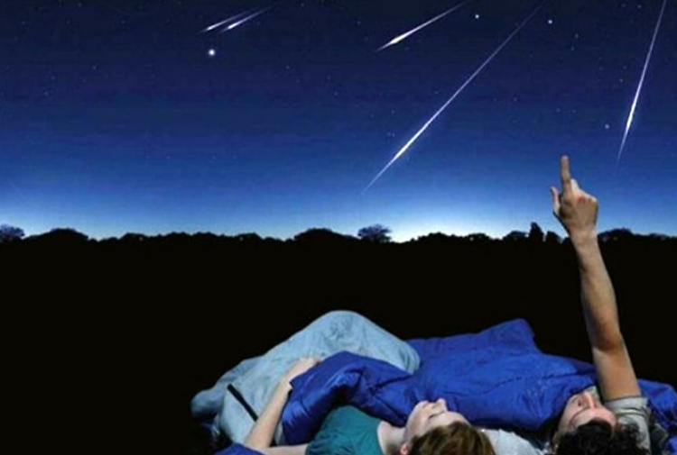 Rubano tutti i faretti per vedere... le stelle