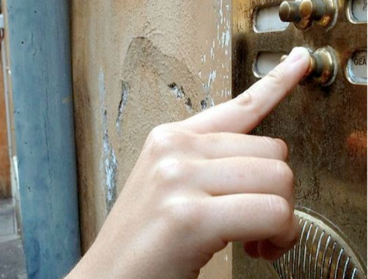 Tentano di raggirare un'ultra ottantenne, ma la signora non ci casca