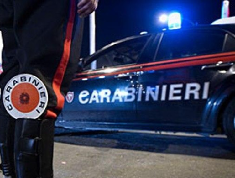Usa una carta non sua: denunciato