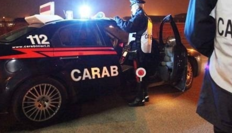 Notte agitata in piazza Roma, 31enne trasportato in ospedale