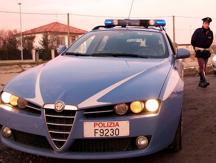 Gravi irregolarità al cronotachigrafo, fermato un autoarticolato con targa straniera