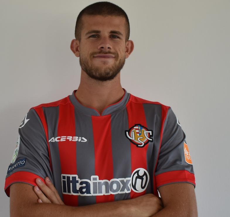 Cremonese, il centrocampista Luca Valzania in grigiorosso
