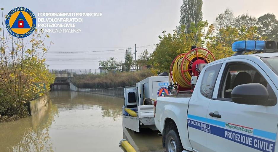 Acqua sulla provinciale 588 Due Ponti all’uscita del paese