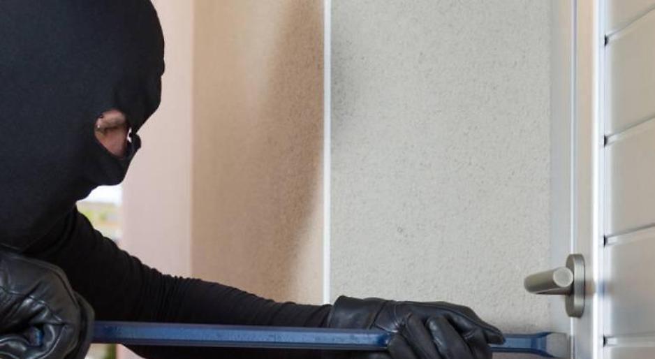 Raid mentre la famiglia cena